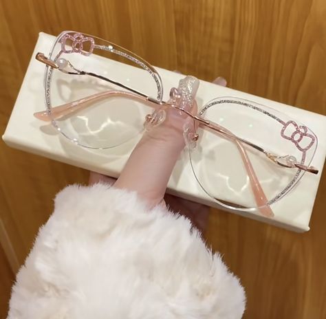 Glasses Women Fashion Eyeglasses, Aesthetic Glasses, Cute Glasses Frames, Classy Glasses, Glasses Frames Trendy, Fancy Glasses, Pretty Jewelry Necklaces, Hello Kitty Accessories, Cool Glasses