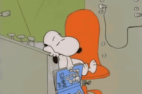 Snoopy Gifs, Gifs Snoopy, Snoopy Videos, Snoopy Gif, Tired Funny, Woodstock Snoopy, Animiertes Gif, Snoopy Cartoon, Snoopy Funny