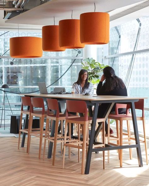 Acoustic Lighting, Coworking Office, Acoustic Solutions, Restaurant Lighting, Light Building, Open Office, Office Workspace, Direct Lighting, Colorful Table