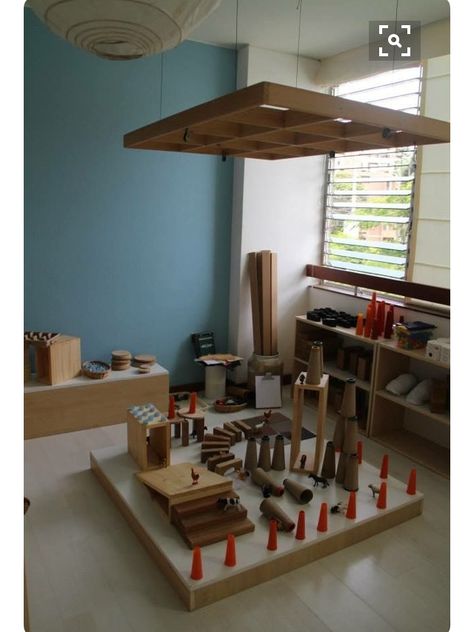 Construction Loose Parts Play, Reggio Emilia Construction Area, Loose Parts Construction Area, Loose Parts Area, Preschool Block Area, Blocks Preschool, Reggio Inspired Classrooms, Reggio Classroom, Preschool Rooms