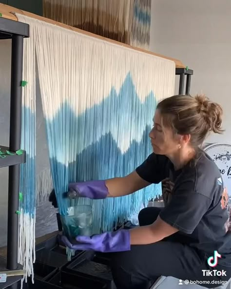 Died Macrame Wall Hanging, Teal Wall Hanging, Wall Dye Ideas, Dip Dye Yarn Hanging Diy, Dip Dye Tapestry Diy, Diy Living Room Painting Ideas, How To Dye Macrame, Dipped Macrame Wall Hanging, How To Dye Macrame Wall Hanging