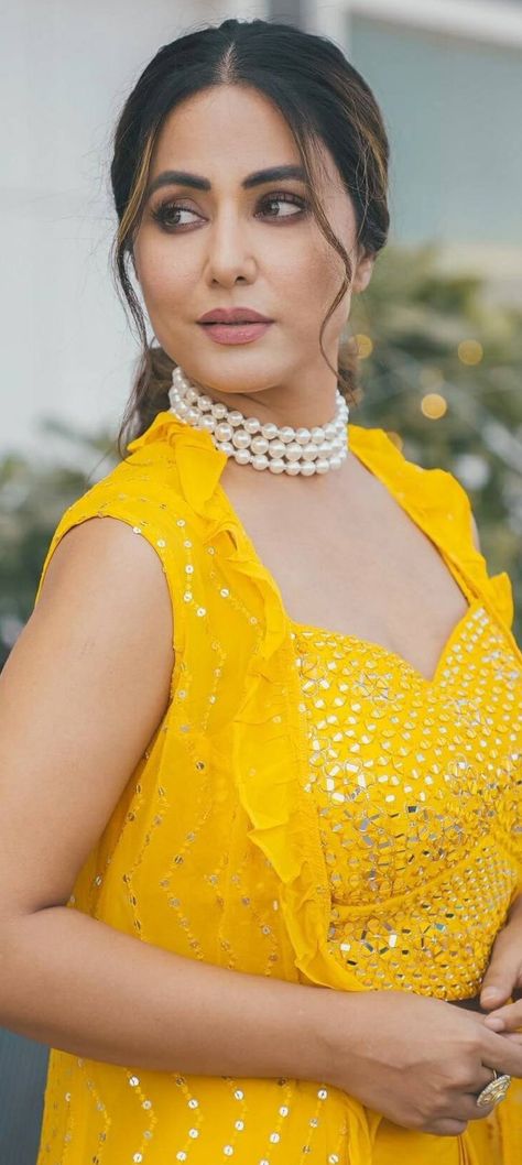 Hina Khan, Yellow Saree, Drama Queens, Ladies Day, Saree, Actresses, Yellow, Quick Saves