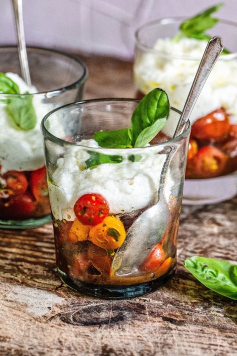 Cloud Caprese Cups (Marinated Tomato Salad with Whipped Mozzarella) - My Kitchen Little Marinated Tomato Salad, Caprese Salad Appetizer, Marinated Tomatoes, Individual Salads, Mozzarella Salad, Tomato Mozzarella, Juicy Tomatoes, Tomato Salad, Grape Tomatoes