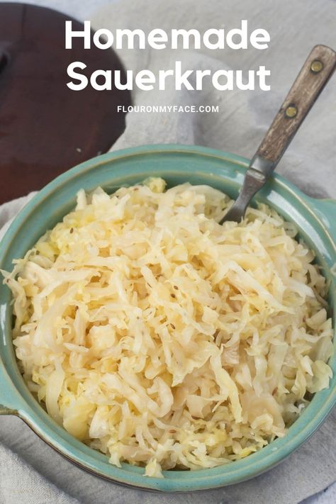 Check out how easy it is to make homemade sauerkraut at home with only a head of cabbage and pickling salt. Probiotic Recipes, Fermented Sauerkraut, Sauerkraut Recipe, Homemade Sauerkraut, Sauerkraut Recipes, Fermented Vegetables, Vegetarian Cabbage, Fermented Foods, Fermenting