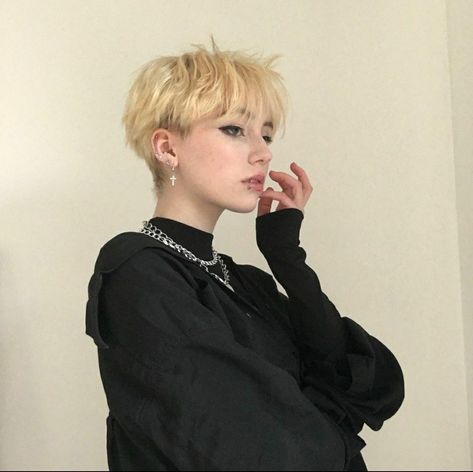 Ftm Haircuts, Androgynous Hair, Hair Inspiration Short, Shot Hair Styles, Amazing Hair, Haircuts For Women, Short Hair Haircuts, Hair Reference, Cut My Hair