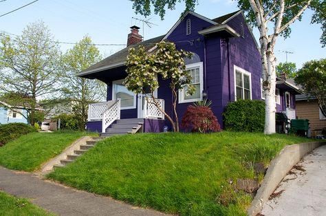 purple house Small Balcony Decor, Purple Rooms, Purple Home, House Doors, Tiny House Movement, Small Balcony, All Things Purple, Tiny House Living, Pics Art