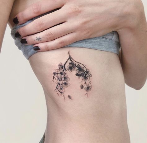 Lung Disease Tattoo, Floral Lungs Tattoo, Lung Tattoo Ideas, Pretty Body, Mama Tattoo, Branch Tattoo, Taurus Tattoos, Muster Tattoos, Cute Tiny Tattoos