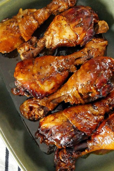 This slow cooker honey soy chicken is so easy to make. Crockpot Foods, Trending Food, Honey Soy Chicken, Soy Chicken, Honey Soy, Food Homemade, Crockpot Dishes, Chicken Dinners, Crockpot Beef