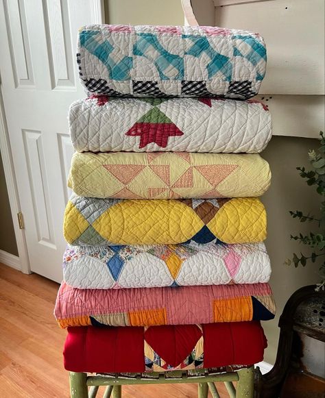 Girly House, Quilt Collection, Princess And The Pea, Bedroom Quilts, Cottage Life, Boho House, Little Cottage, Year Plan, Make Your Bed