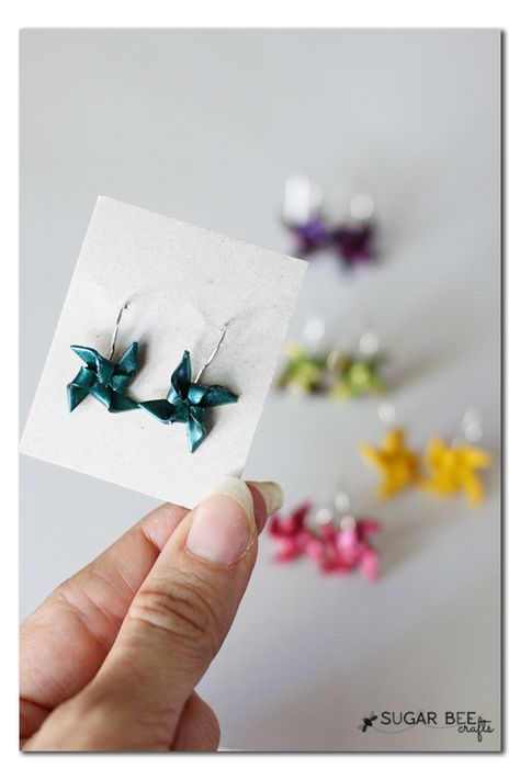 Diy Earrings Tutorial, Diy Fimo, Origami Jewelry, How To Make Clay, Bee Crafts, Polymer Jewelry, Fimo Clay, Earring Tutorial, Polymer Clay Projects