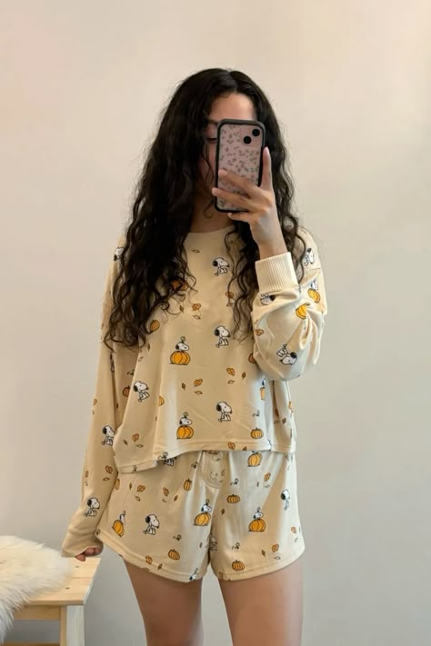 Cozy aesthetic, snoopy fall pjs, fall pajamas, snoopy pumpkin Fall Pjs Aesthetic, Fall Pajamas Aesthetic, Snoopy Pjs, Snoopy Clothes, Fall Pjs, Fall Snoopy, Snoopy Things, Peanuts Fall, Aesthetic Snoopy