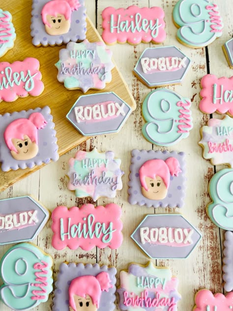 Roblox Cookies Decorated, Roblox Cookies, Roblox Birthday Party Ideas, Decorating Sugar Cookies, Roblox Birthday Cake, Bolo Panda, Roblox Theme, Suprise Birthday, 9th Birthday Cake