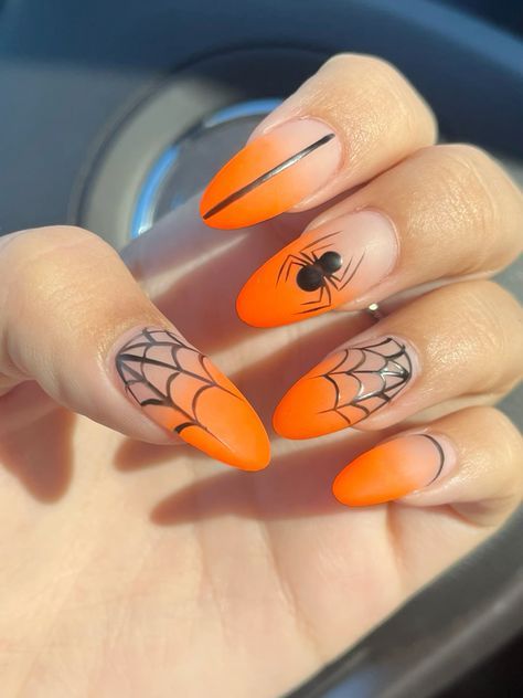 Halloween Nails Tips, Spider Halloween Nails, Halloween Spider Nails, Halloween Nails Orange, Orange Halloween Nails, Spiderweb Nails, Spider Nails, Easy Halloween Nails Design, Plaid Nail Designs