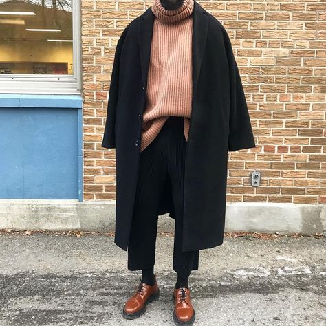 Greg Ntore Oxford Dr Martens Outfit, Docmart Shoes, Dr Martens Men Outfit, Street Style Boy, Mens Streetwear Outfits, Martens Outfit, Mens Runway, Dr Martens Outfit, Highsnobiety Fashion