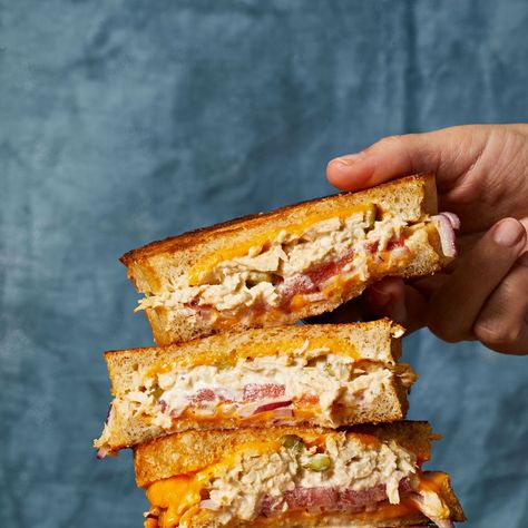 Classic Tuna Melt, Tuna Melt Recipe, Tuna Melt, Red Onion Relish, Tuna Melts, Ideas For Dinner, 15 Minute Meals, Food Content, Best Comfort Food