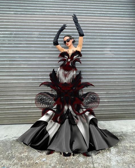 Yimeng Yu, Punk Couture, Digital Future, Queen Outfits, Drag Queen Outfits, Piskel Art, Dark Dress, Conceptual Fashion, Queen Fashion