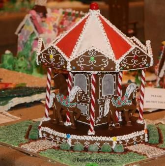 merrygoround Gingerbread Carousel, Carousel Ideas, Cracker House, Gingerbread Creations, House Cookies, All Things Gingerbread, Gingerbread House Cookies, 3d Cookie, Edible Creations