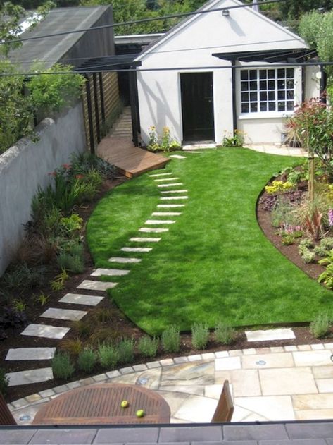 Garden Front Of House, Small Yard Landscaping, Pathway Landscaping, Small Front Yard Landscaping, Small Front Yard, Front Yard Design, Areas Verdes, Front Yard Landscaping Ideas, Yard Landscaping Ideas