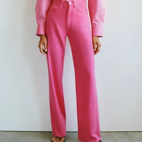 Hot pink wide leg Zara jeans.perfect for a streetwear outfit in the summer Coloured Jeans, Short Nails Gel, Cute Nails Short, High Waisted Wide Leg Jeans, Denim Flare Jeans, Pink Denim, Comfortable Jeans, Pink Jeans, Thrift Finds