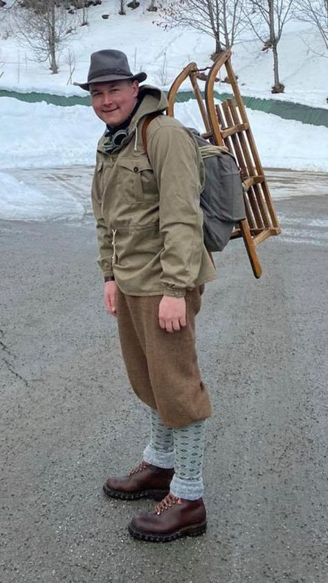 Reproduction smock in late 1930's style. Vintage zip neck, 2 chest pockets, drawstring waist, hood and elasticated cuffs. Adventurer Character, Vintage Mountaineering, Vintage Climbing, Mountain Walking, Vintage Hiking, 1930's Style, Plus Fours, Retro Backpack, Mens Outdoor Clothing