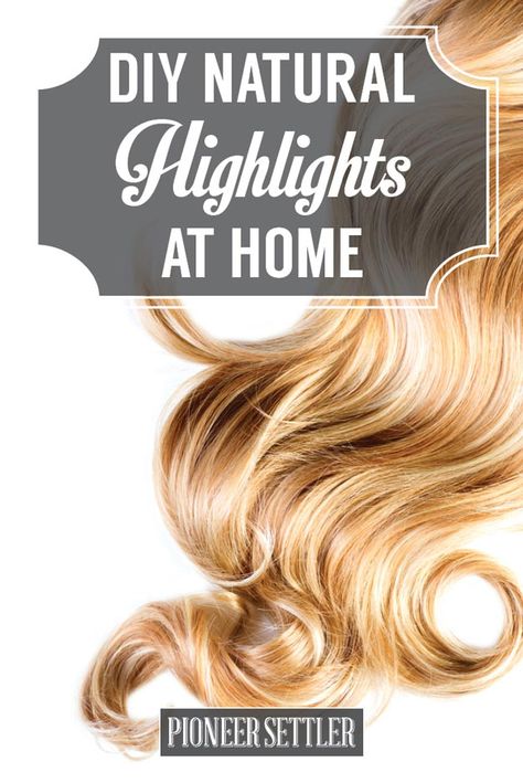 How To Highlight Hair, Highlights Diy, Highlights At Home, Diy Highlights Hair, At Home Highlights, Lighten Hair Naturally, Natural Hair Highlights, Diy Highlights, Highlight Hair