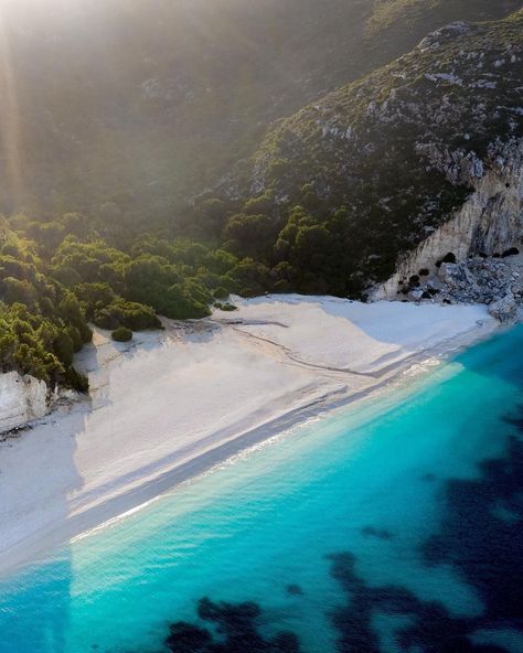 Kefalonia Island Blog 🇬🇷 on Instagram: “Recognize this beach?⠀⠀⠀⠀⠀⠀⠀⠀ © photo ➪ @angelosdanalis ⠀⠀⠀⠀⠀⠀⠀⠀ #kefalonia #wu_greece #ilovegreece #greekislands #ellada #ourplanetdaily…” Pictures Of Greece, Myrtos Beach, Greece Pictures, Instagram Places, Beautiful Landscape Photography, Exotic Beaches, Best Pictures, Santorini Greece, Greece Travel