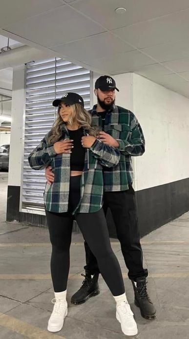 Matching Flannel Shirt For Couple Thanksgiving Outfits For Couples, Couple Outfits Matching Classy Casual, Thanksgiving Outfit Couple, Matching Thanksgiving Outfits Couples, Couple Thanksgiving Outfits, Partner Look Outfit Couple, Outfits Twins Novios, Matching Couple Outfits Winter, Matching Couple Outfits Fall