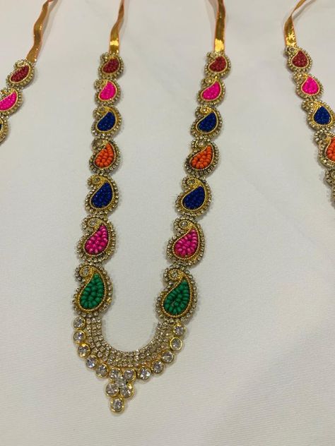 Laddu Gopal Jewellery, Mala For God, Kundan Rangoli Designs, Murugan Vel, Lord Krishna Birthday, Diwali Flowers, Diy Kundan Jewellery, Macrame Toran Designs, Varalakshmi Pooja Decoration