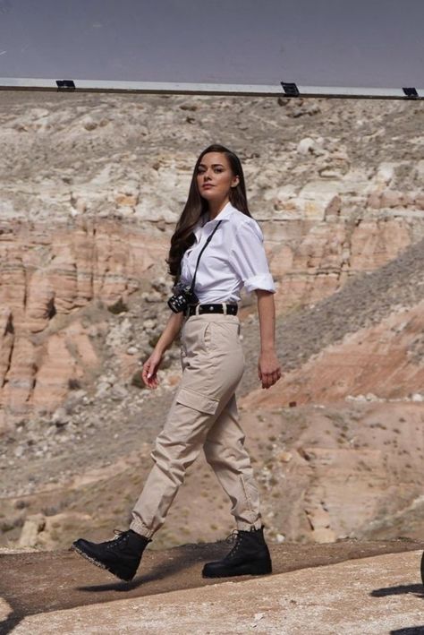 Out Of Africa Fashion, Safari Honeymoon Outfit, Women Safari Outfit, Archeologist Outfit Women, Safari Outfit Women Costume, Adventurer Outfit Female, Kenya Outfits, Utility Vest Outfits For Women, Ootd Hiking