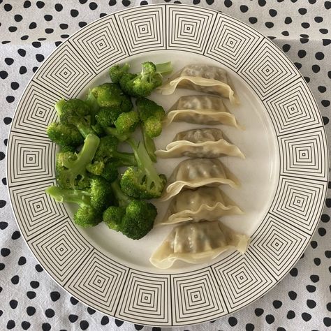 Gyoza Meal Ideas, Diet Meals Aesthetic, Low Cal Meals Aesthetic, Small Meals With Calories, Small Healthy Meals, Wl Meals, Tiny Meals, Super Low Calorie Recipes, 100 Calorie Meals