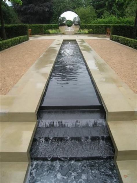 Amazing detail from a contemporary garden #gardendesign #contemporary #garden #design Taman Air, Modern Landscape Design, Pond Design, Contemporary Garden, Water Features In The Garden, Landscape Plans, Garden Fountains, Water Feature, Modern Landscaping