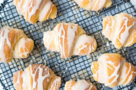 These are the BEST Butterhorns with swirls of rich, buttery layers and topped with sweet frosting straight from my Grandmother's recipe box. Butterhorns Recipe, How To Freeze Eggs, Butter Horns, Can You Freeze Eggs, Freeze Eggs, Happy Money Saver, Freezing Eggs, Happy Money, Bread Bun