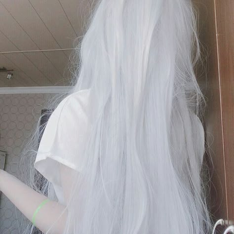 Snow White Hair Color, Long White Hair, Fluffy Hair, Hair Girl, Very Long Hair, Dream Hair, White Hair, Hairstyles With Bangs, Pretty Hairstyles