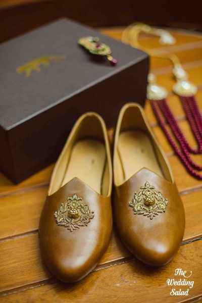 Grooms Shoes, Vegetables Pictures, Footwear Ideas, Groomsmen Shoes, Groom Photoshoot, Indian Groom Wear, Groom Wedding Dress, Men's Wedding Shoes, Groom Pictures