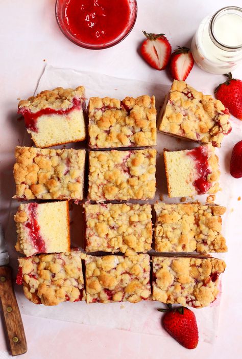 BUTTERY Strawberry Crumb Cake - Scientifically Sweet Strawberry Crumb Cake, Lemon Loaf Recipe, Caramel Apple Cake, Cake Base, Easy Butter, Crumble Cake, Crumb Cake, Crumb Topping, Crumble Topping