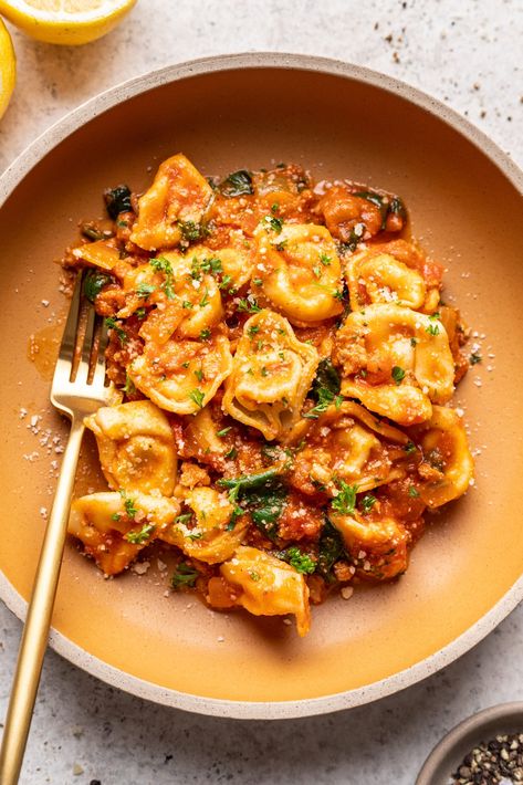 Ground Turkey Tortellini Recipes, Ground Turkey Ravioli Recipe, Ground Turkey Tortellini, Healthy Tortellini Recipes, Tortolini Recipe, Creamy Tortellini Pasta, Turkey Tortellini, Pasta With Ground Turkey, Ground Turkey Dishes