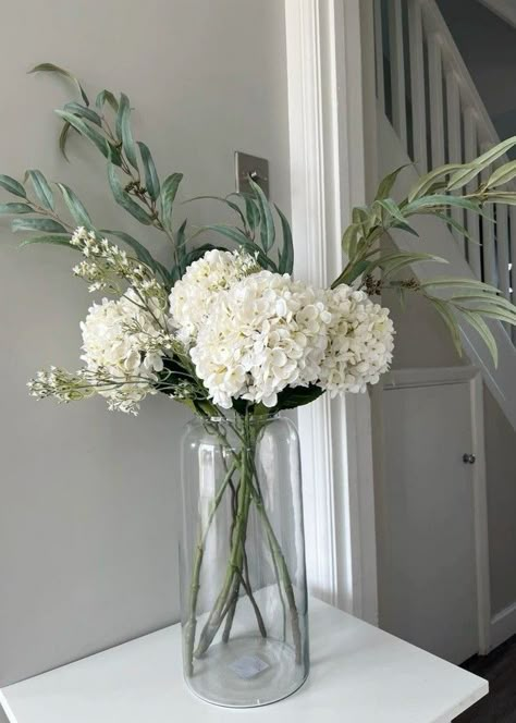 Clear Vases With Flowers, Tall Vase Flower Arrangements For Home, Large Glass Vase Ideas, Tall Glass Vase Ideas, Large Glass Vase Decor, Clear Vase Decor Ideas, Glass Vase Filler Ideas, Large Clear Vase, Large Vase Ideas