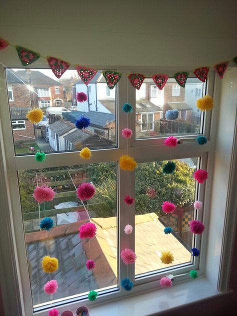 Pom Pom Window Display, Pom Pom Classroom Decor, Crochet Classroom Decor, Hanging Pom Poms, Pom Pom Curtains, Reading Corner Classroom, Pom Pon, Diy Crafts Love, Book Crafts Diy