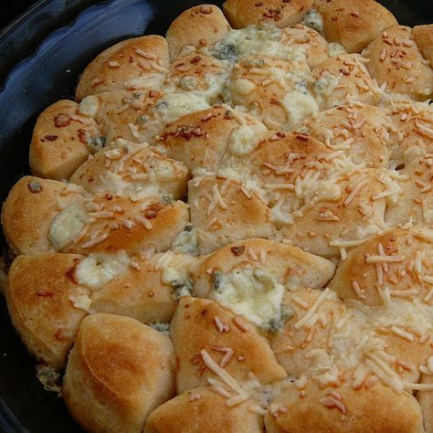 Biscuits with Blue Cheese Butter Blue Cheese Butter, Cheese Bites Recipe, Baking Powder Biscuits, Savory Treats, Breaking Bread, Cheese Butter, Biscuit Dough, Cheese Biscuits, Cheese Bites