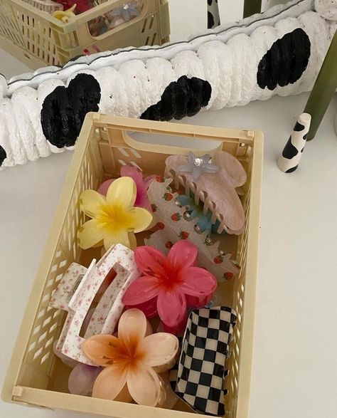 Storing Claw Clips, Claw Clip Storage, Hair Claw Clips, Claw Clips, Room Inspiration Bedroom, Hair Claws & Clips, Claw Clip, House Inspo, Hair Claw