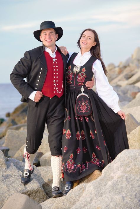 Sunnmørsbunad. Norways national costume, for the people of Sunnmøre (In the west of Norway). Norway Outfit, Norway Clothes, Denmark Clothing, Norway Clothing, Norway People, Norway National Day, Norway Fashion, Norway Country, Norwegian Bunad