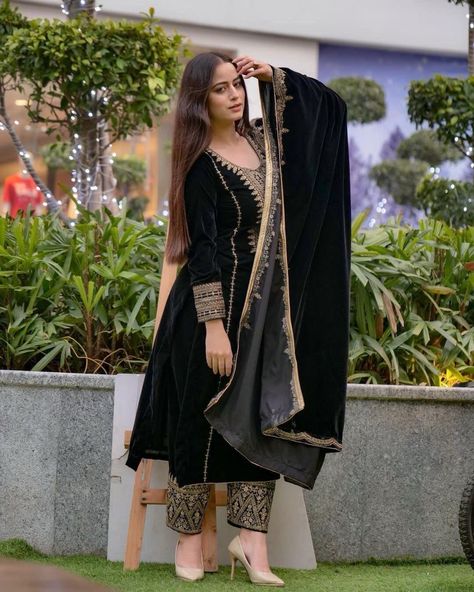 Full Sleeves Top, Black Salwar Kameez, Black Velvet Suit, Black Kurti, Velvet Kurta, Saree Bollywood, Full Sleeve Top, Indian Salwar Kameez, Velvet Suit