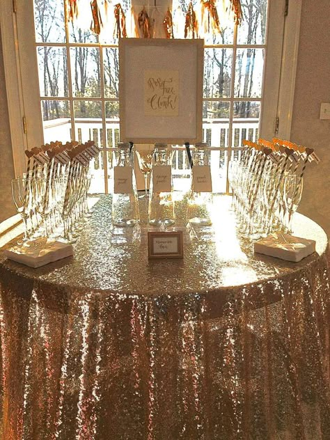 Gold & champagne Birthday Party Ideas | Photo 6 of 14 | Catch My Party Champagne Birthday Party, Golden Birthday Parties, Champagne Birthday, Champagne Party, Birthday Brunch, Golden Birthday, Birthday Party 21, Gold Champagne, Adult Birthday Party