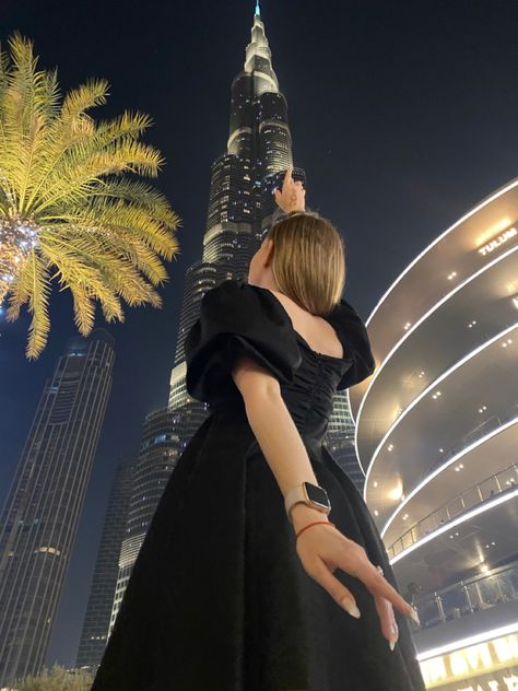 Dubai Asthetic Picture, Desert Safari Poses, Dubai Photo Ideas Instagram, Photo Ideas Dubai, Dubai City Photography, Poses In Dubai, Dubai Aesthetic Outfits, Pictures In Dubai, Dubai Poses