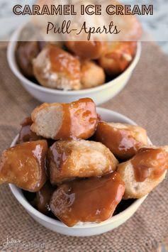 Caramel Ice Cream Pull~Aparts ~ Bite-Sized biscuits loaded with an ooey, gooey caramel sauce made out of ice cream! Monkey Bread Muffins, Pull Aparts, Caramel Rolls, Gooey Caramel, Caramel Ice Cream, Caramel Recipes, Ooey Gooey, Monkey Bread, Cannoli