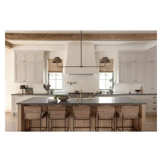 CALIFORNIA CASUAL MEETS COTSWOLD COTTAGE - Transitional - Kitchen - Los Angeles - by RJ Smith Construction | Houzz California Kitchen Style, California Casual Kitchen, Kitchen 2025, California Kitchen, Cotswold Cottage, Casual Kitchen, California Casual, Transitional Kitchen, Pacific Coast