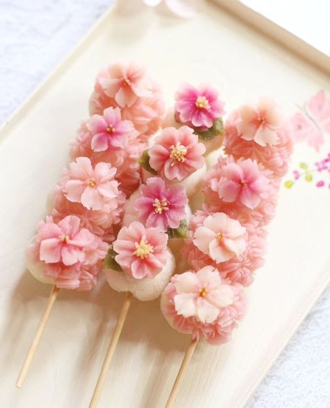 Flower Desserts, Amazing Food Decoration, Pretty Dessert, Cute Food Art, Japanese Dessert, Japanese Snacks, Japanese Sweets, Kawaii Food, Cute Desserts