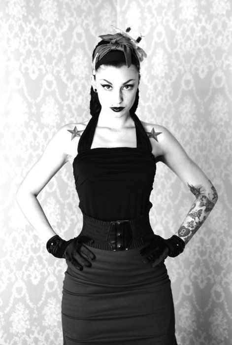 modern pin up | Tumblr Gothabilly Fashion, Rockabilly Shoes, Pin Up Looks, Rockabilly Girl, Modern Pin Up, Rockabilly Style, Rockabilly Pin Up, Retro Pin Up, Psychobilly