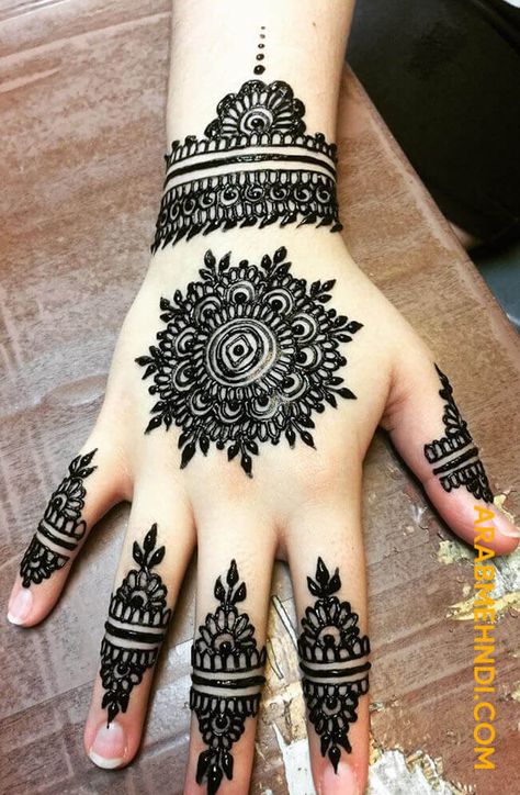 50 Tikki Mehndi Design (Henna Design) - April 2020 Arabic Mehndi Designs Back, Arabic Mehndi Designs Back Hand, Gol Tikki Mehndi Designs, Aesthetic Mehndi Designs, Mehndi Designs Back Hand, Tikki Mehndi Design, Mehndi Arabic, Aesthetic Mehndi, Tikki Mehndi