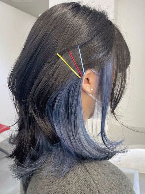 black hair with ash blue underneath Hair Dye Ideas Two Tone, Ash Blue Peekaboo Hair, Ideas For Hair Dye, Korean Two Tone Hair Color, Korean Underdye Hair, Tone Hair Color, Fun Underneath Hair Color, Colored Hair Peekaboo, Secret Hair Dye